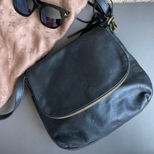 Cross body black leather bag by Vera Pelle, made in Italy